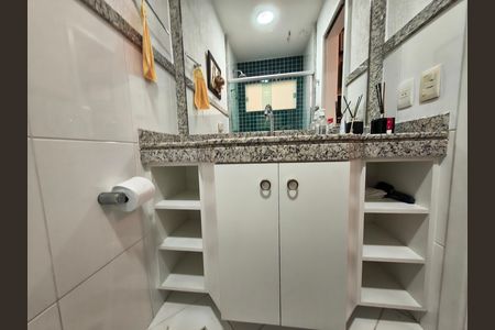 Casa de condomínio à venda com 403m², 5 quartos e 3 vagas Casa de condomínio à venda com 403m², 5 quartos e 3 vagasBanheiro da Suíte 5