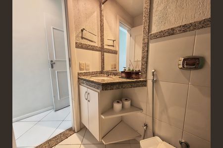 Casa de condomínio à venda com 403m², 5 quartos e 3 vagas Casa de condomínio à venda com 403m², 5 quartos e 3 vagasBanheiro da Suíte 2