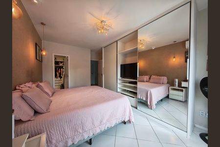 Casa de condomínio à venda com 403m², 5 quartos e 3 vagas Casa de condomínio à venda com 403m², 5 quartos e 3 vagasSuíte 1