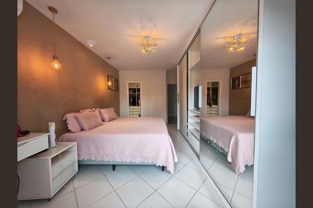 Casa de condomínio à venda com 403m², 5 quartos e 3 vagas Casa de condomínio à venda com 403m², 5 quartos e 3 vagasSuíte 1