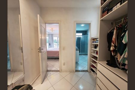Casa de condomínio à venda com 403m², 5 quartos e 3 vagas Casa de condomínio à venda com 403m², 5 quartos e 3 vagasCloset da Suíte 1