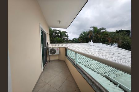 Casa de condomínio à venda com 403m², 5 quartos e 3 vagas Casa de condomínio à venda com 403m², 5 quartos e 3 vagasVaranda da Suíte 1