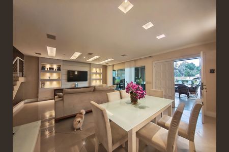 Casa de condomínio à venda com 403m², 5 quartos e 3 vagas Casa de condomínio à venda com 403m², 5 quartos e 3 vagasSala