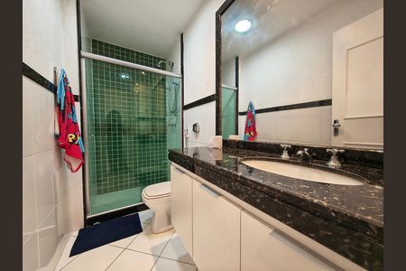 Banheiro da Suíte 3 de casa de condomínio à venda com 5 quartos, 403m² em Barra da Tijuca, Rio de Janeiro