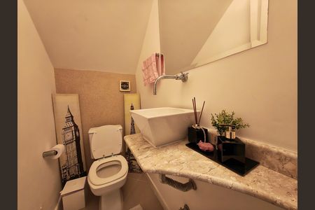 Casa de condomínio à venda com 403m², 5 quartos e 3 vagas Casa de condomínio à venda com 403m², 5 quartos e 3 vagasLavabo