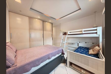 Casa de condomínio à venda com 403m², 5 quartos e 3 vagas Casa de condomínio à venda com 403m², 5 quartos e 3 vagasSuíte 3