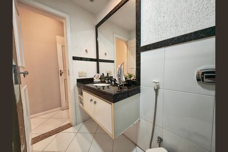 Casa de condomínio à venda com 403m², 5 quartos e 3 vagas Casa de condomínio à venda com 403m², 5 quartos e 3 vagasBanheiro da Suíte 4