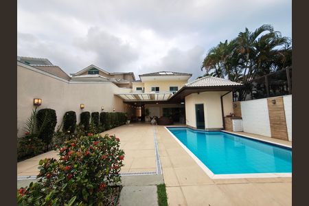 Casa de condomínio à venda com 403m², 5 quartos e 3 vagas Casa de condomínio à venda com 403m², 5 quartos e 3 vagasQuintal