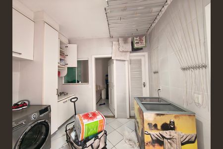 Casa de condomínio à venda com 403m², 5 quartos e 3 vagas Casa de condomínio à venda com 403m², 5 quartos e 3 vagasÁrea de Serviço