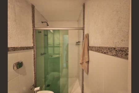 Casa de condomínio à venda com 403m², 5 quartos e 3 vagas Casa de condomínio à venda com 403m², 5 quartos e 3 vagasBanheiro da Suíte 2