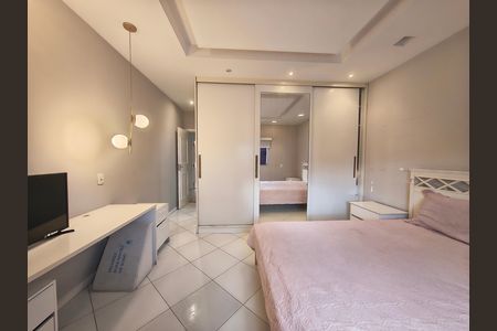Casa de condomínio à venda com 403m², 5 quartos e 3 vagas Casa de condomínio à venda com 403m², 5 quartos e 3 vagasSuíte 4