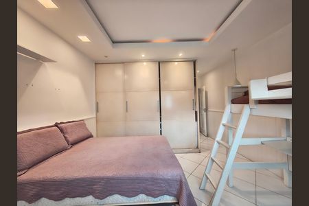Casa de condomínio à venda com 403m², 5 quartos e 3 vagas Casa de condomínio à venda com 403m², 5 quartos e 3 vagasSuíte 3