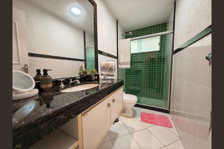 Casa de condomínio à venda com 403m², 5 quartos e 3 vagas Casa de condomínio à venda com 403m², 5 quartos e 3 vagasBanheiro da Suíte 4