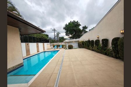 Casa de condomínio à venda com 403m², 5 quartos e 3 vagas Casa de condomínio à venda com 403m², 5 quartos e 3 vagasQuintal