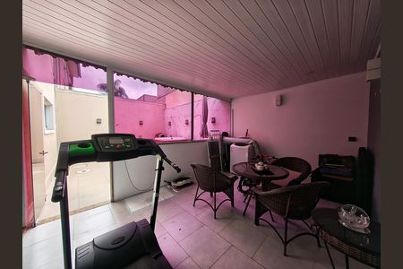Casa de condomínio à venda com 403m², 5 quartos e 3 vagas Casa de condomínio à venda com 403m², 5 quartos e 3 vagasVaranda