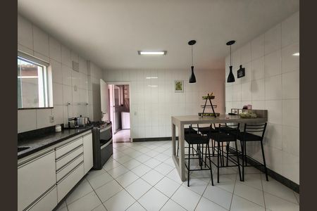 Casa de condomínio à venda com 403m², 5 quartos e 3 vagas Casa de condomínio à venda com 403m², 5 quartos e 3 vagasCozinha