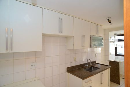 Cozinha de apartamento para alugar com 2 quartos, 65m² em Barra da Tijuca, Rio de Janeiro