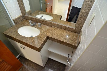 Apartamento para alugar com 65m², 2 quartos e 1 vaga Apartamento para alugar com 65m², 2 quartos e 1 vagaBanheiro da Suíte