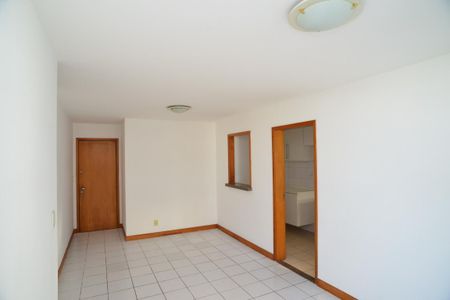 Sala de apartamento para alugar com 2 quartos, 65m² em Barra da Tijuca, Rio de Janeiro
