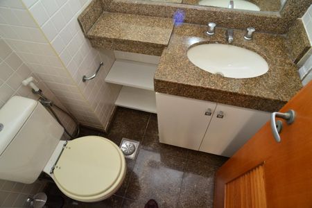Banheiro Social de apartamento para alugar com 2 quartos, 65m² em Barra da Tijuca, Rio de Janeiro