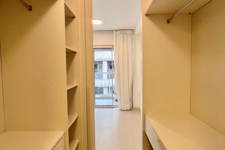 Apartamento para alugar com 68m², 2 quartos e 1 vaga Apartamento para alugar com 68m², 2 quartos e 1 vagaCloset da suíte