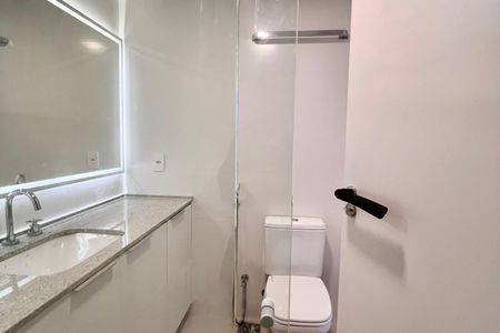 Apartamento para alugar com 68m², 2 quartos e 1 vaga Apartamento para alugar com 68m², 2 quartos e 1 vagaBanheiro social