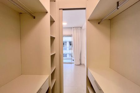 Apartamento para alugar com 68m², 2 quartos e 1 vaga Apartamento para alugar com 68m², 2 quartos e 1 vagaCloset da suíte