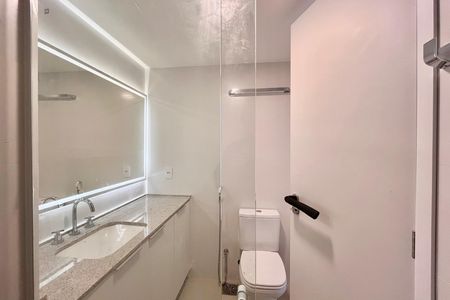 Apartamento para alugar com 68m², 2 quartos e 1 vaga Apartamento para alugar com 68m², 2 quartos e 1 vagaBanheiro social