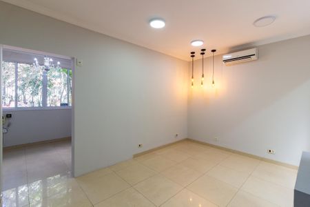 Sala de casa à venda com 3 quartos, 120m² em Paraíso, São Paulo