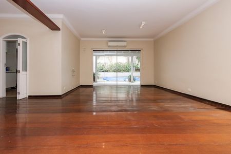 Casa à venda com 3 quartos, 190m² em Vila Cordeiro, São Paulo