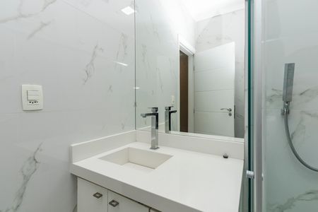 Banheiro de casa à venda com 3 quartos, 190m² em Vila Cordeiro, São Paulo