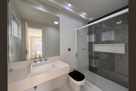 Suíte 3 - Banheiro de casa de condomínio à venda com 4 quartos, 364m² em Barra da Tijuca, Rio de Janeiro