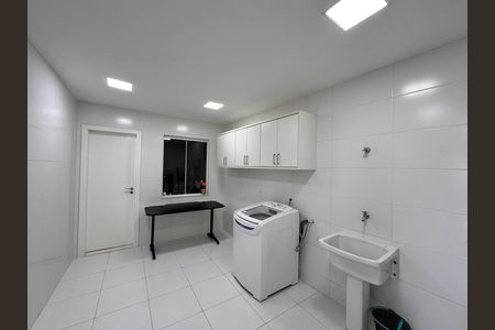 Casa de condomínio à venda com 364m², 4 quartos e 3 vagas Casa de condomínio à venda com 364m², 4 quartos e 3 vagasÁrea de Serviço