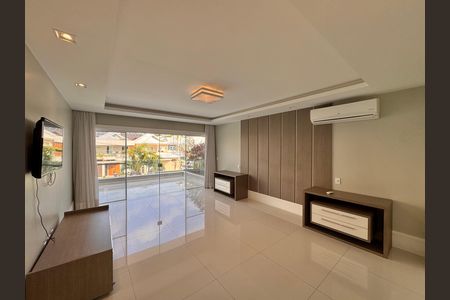 Casa de condomínio à venda com 364m², 4 quartos e 3 vagas Casa de condomínio à venda com 364m², 4 quartos e 3 vagasSuíte 1