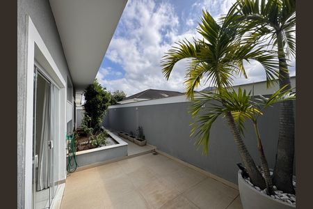 Casa de condomínio à venda com 364m², 4 quartos e 3 vagas Casa de condomínio à venda com 364m², 4 quartos e 3 vagasSuíte 3 - Varanda