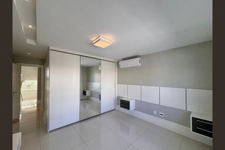 Casa de condomínio à venda com 364m², 4 quartos e 3 vagas Casa de condomínio à venda com 364m², 4 quartos e 3 vagasSuíte 2