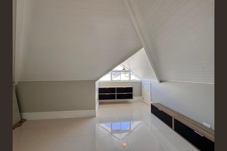 Casa de condomínio à venda com 364m², 4 quartos e 3 vagas Casa de condomínio à venda com 364m², 4 quartos e 3 vagasSalão