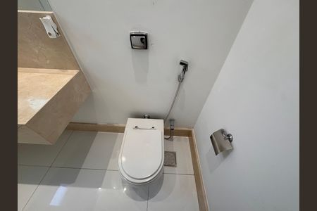 Casa de condomínio à venda com 364m², 4 quartos e 3 vagas Casa de condomínio à venda com 364m², 4 quartos e 3 vagasLavabo