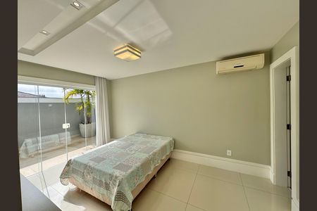 Casa de condomínio à venda com 364m², 4 quartos e 3 vagas Casa de condomínio à venda com 364m², 4 quartos e 3 vagasSuíte 3