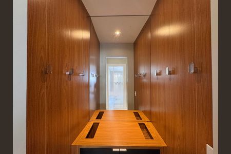 Casa de condomínio à venda com 364m², 4 quartos e 3 vagas Casa de condomínio à venda com 364m², 4 quartos e 3 vagasLavabo