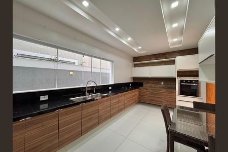 Casa de condomínio à venda com 364m², 4 quartos e 3 vagas Casa de condomínio à venda com 364m², 4 quartos e 3 vagasCozinha