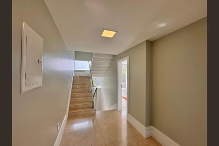 Corredor de casa de condomínio à venda com 4 quartos, 364m² em Barra da Tijuca, Rio de Janeiro