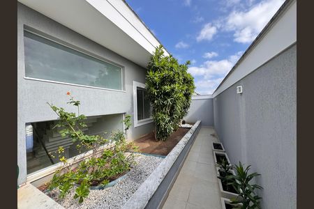 Casa de condomínio à venda com 364m², 4 quartos e 3 vagas Casa de condomínio à venda com 364m², 4 quartos e 3 vagasSuíte 3 - Varanda