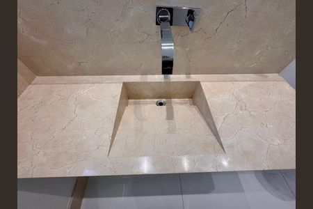 Casa de condomínio à venda com 364m², 4 quartos e 3 vagas Casa de condomínio à venda com 364m², 4 quartos e 3 vagasLavabo