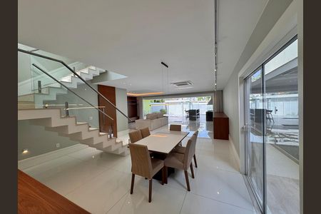 Sala de casa de condomínio à venda com 4 quartos, 364m² em Barra da Tijuca, Rio de Janeiro