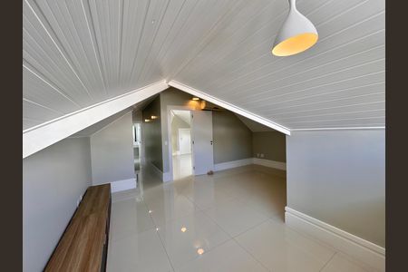 Casa de condomínio à venda com 364m², 4 quartos e 3 vagas Casa de condomínio à venda com 364m², 4 quartos e 3 vagasSalão