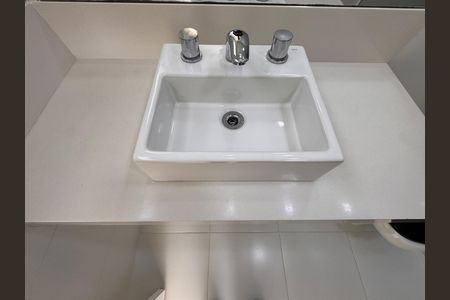 Casa de condomínio à venda com 364m², 4 quartos e 3 vagas Casa de condomínio à venda com 364m², 4 quartos e 3 vagasSuíte 3 - Banheiro