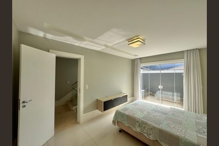 Casa de condomínio à venda com 364m², 4 quartos e 3 vagas Casa de condomínio à venda com 364m², 4 quartos e 3 vagasSuíte 3