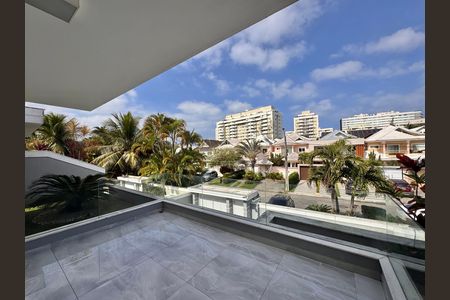 Casa de condomínio à venda com 364m², 4 quartos e 3 vagas Casa de condomínio à venda com 364m², 4 quartos e 3 vagasSuíte 1 - Varanda