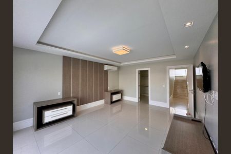 Casa de condomínio à venda com 364m², 4 quartos e 3 vagas Casa de condomínio à venda com 364m², 4 quartos e 3 vagasSuíte 1